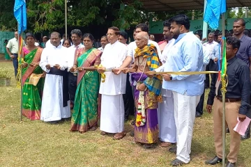 மைத்திரிபால சிறிசேனவினால் திறந்து வைக்கப்பட்ட மைதானம் - மாணவர்களிடம் கையளிப்பு