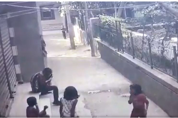 தந்தைக்காக பழி வாங்கிய சிறுவன் - துப்பாக்கியுடன் சென்று சினிமா பாணியில் சம்பவம் | Viral Video News