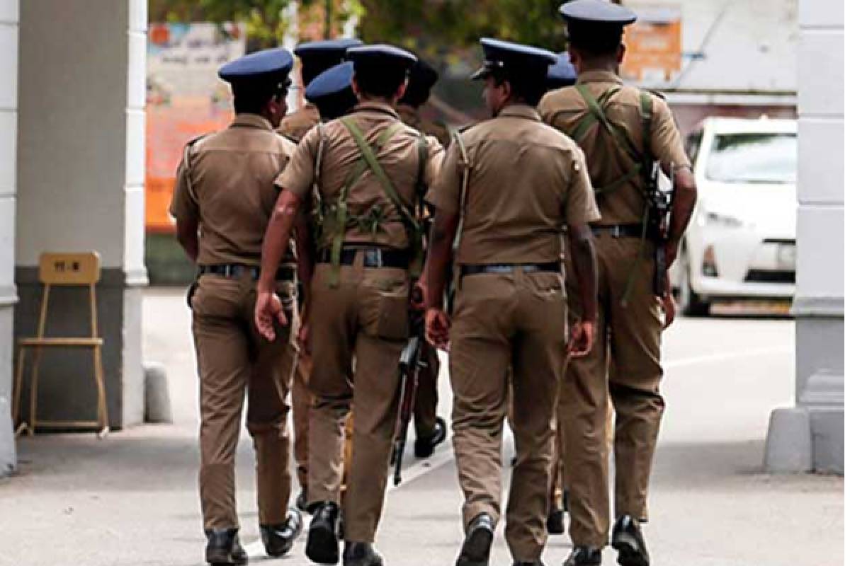 அடித்துக்கொல்லப்பட்டு எரிக்கப்பட்ட நிலையில் இளைஞரின் சடலம் மீட்பு | Body Of Young Man Found Beaten To Death அடித்துக்கொல்லப்பட்டு எரிக்கப்பட்ட நிலையில் இளைஞரின் சடலம் மீட்பு | Body Of Young Man Found Beaten To Death