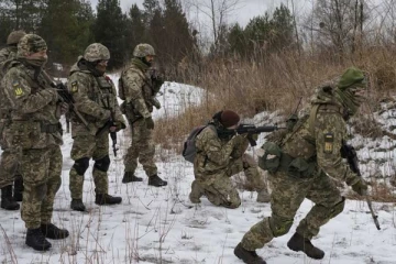 துப்பாக்கி முனையில் ரஷ்யா படை துருப்புக்களை அடிபணிய வைத்த உக்ரைன்