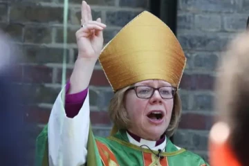 இங்கிலாந்து வரலாற்றில் முதல் முறை பெண்ணுக்கு பேராயர் பதவி