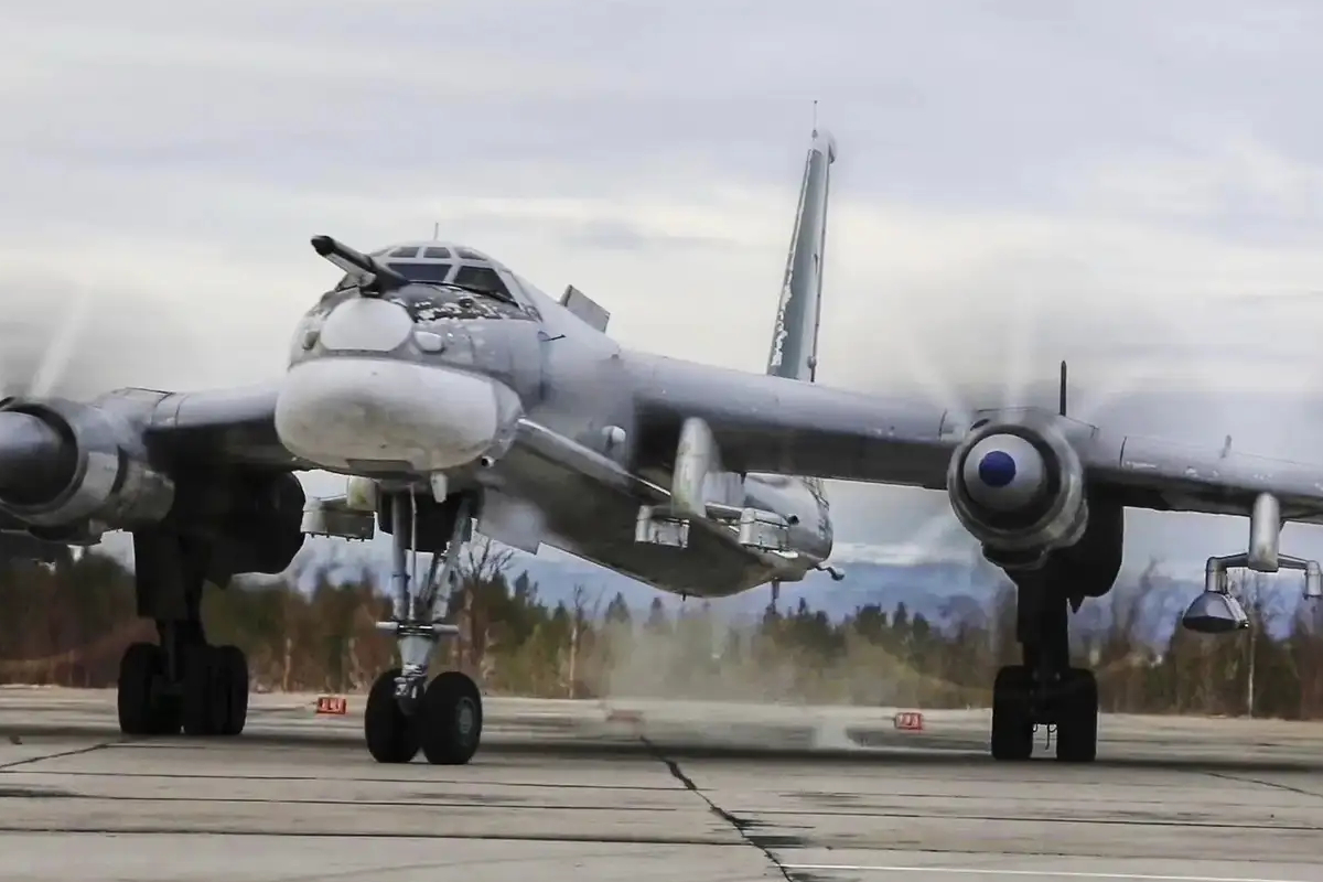 ரஷ்யா போர் விமானம் விபத்து ; 6 பேர் உயிரிழப்பு | Russian Warplane Crashes During Training 6 Killed