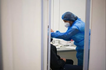 கொவிட் தொற்றுக்குள்ளான அக்காவை வீட்டை விட்டு துரத்திய தம்பி