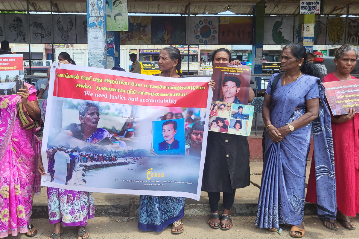 காணாமல் ஆக்கப்பட்டோருக்கு நிதி தேவை இல்லை நீதியே தேவை: வவுனியாவில் ஆர்ப்பாட்டம்! | Relatives Of The Disappeared Protest In Vavuniya