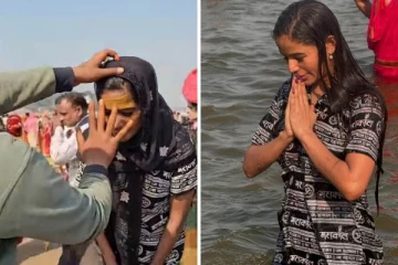 கும்பமேளாவில் பூனம் பாண்டே குளியல்- அவரே வெளியிட்ட பதிவு