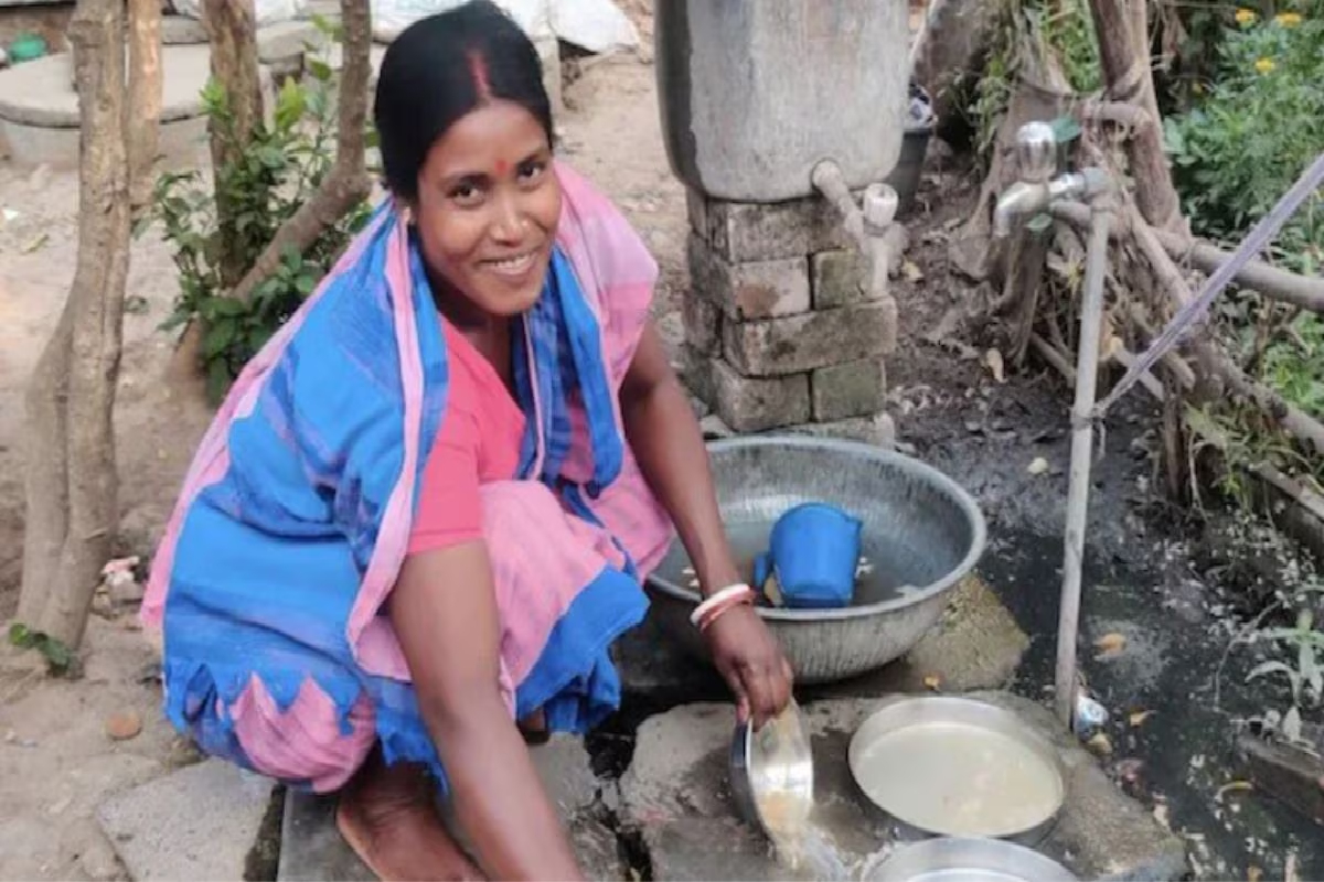 வீட்டுவேலைக்காரியான பெண் அமைச்சரான அதிசயம் : குவியும் பாராட்டுகள் | Domestic Helper Now Shes A West Bengal Minister வீட்டுவேலைக்காரியான பெண் அமைச்சரான அதிசயம் : குவியும் பாராட்டுகள் | Domestic Helper Now Shes A West Bengal Minister