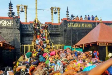 சாமியே சரணம் ஐயப்பா..! விண்ணை முட்டும் பக்தர்களின் கோஷம் - சபரிமலையில் மகரவிளக்கு பூஜை