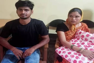 காதலித்து திருமணம் செய்த மாற்றுதிறனாளிகளை ஊருக்குள் அனுமதிக்காத கிராமத்தினர்