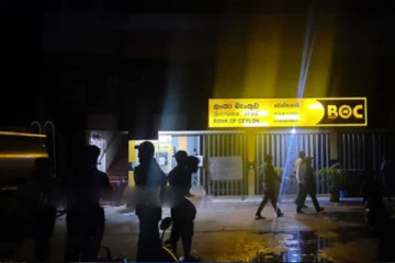 யாழில் வர்த்தக நிலையத்தில் ஏற்பட்டுள்ள திடீர் தீவிபத்து!