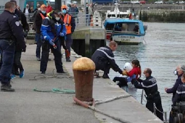 பிரான்ஸிலிருந்து பிரித்தானியா செல்ல முயன்ற 56 ஏதிலிகள்   மீட்பு!