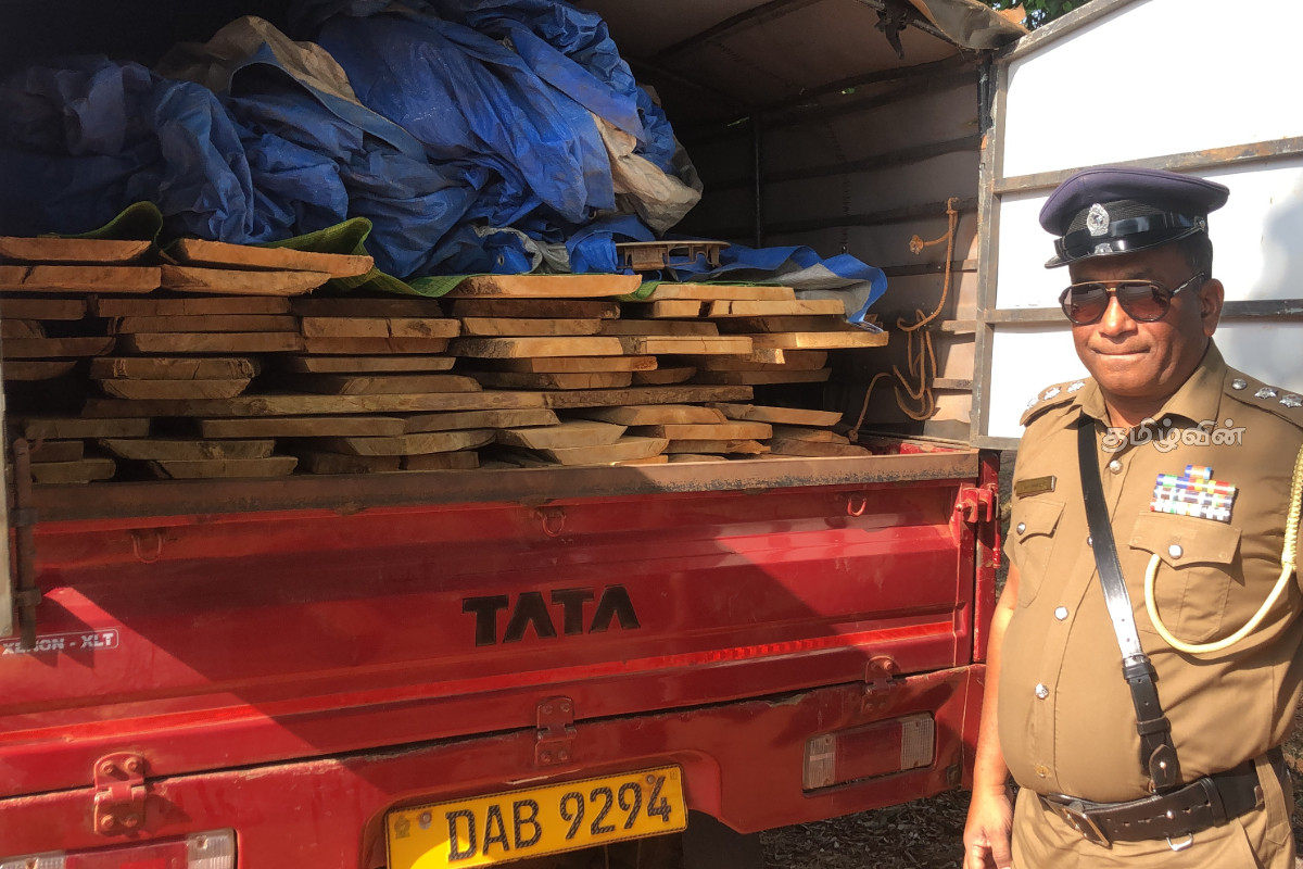 சட்டவிரோதமாக மரப்பலகைகள் கடத்தப்பட்ட வாகனம் பறிமுதல் - ஒருவர் கைது | Vehicle Illegally Transporting Wooden Planks சட்டவிரோதமாக மரப்பலகைகள் கடத்தப்பட்ட வாகனம் பறிமுதல் - ஒருவர் கைது | Vehicle Illegally Transporting Wooden Planks