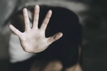 மகளை தொடர்ந்து பாலியல் வன்கொடுமை செய்த தந்தை - நீதிமன்றம் அதிரடி தண்டனை!