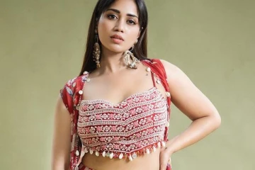 அழகிய உடையில் நிவேதா பெத்துராஜ் லேட்டஸ்ட் போட்டோஷூட்