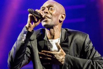 பிரித்தானியாவின் முன்னணி பாடகர் காலமானார்!