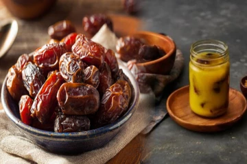 நெய்யில் ஊற வைத்த பேரீச்சம்பழம் சாப்பிடுவதால் உடலுக்கு கிடைக்கும் நன்மை என்ன?