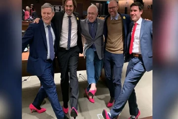 ஹை ஹீல்ஸ் அணிந்து வந்த கனடா எம்பிக்கள்; வைரலாகும் காணொளி!(Video)