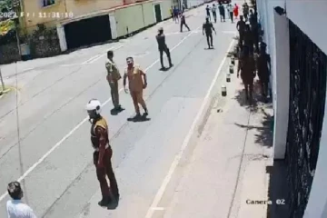 கொழும்பில் தமிழ் எம்.பி வீடு சுற்றி வளைக்கப்பட்டதால் பரபரப்பு! (Photos)