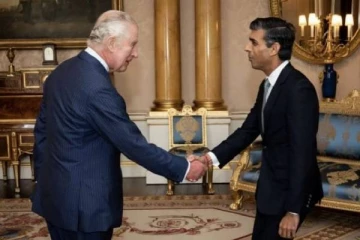 பிரித்தானிய பிரதமராக பதவியேற்ற ரிஷி சுனக்! இருவர் பதவி விலகல்