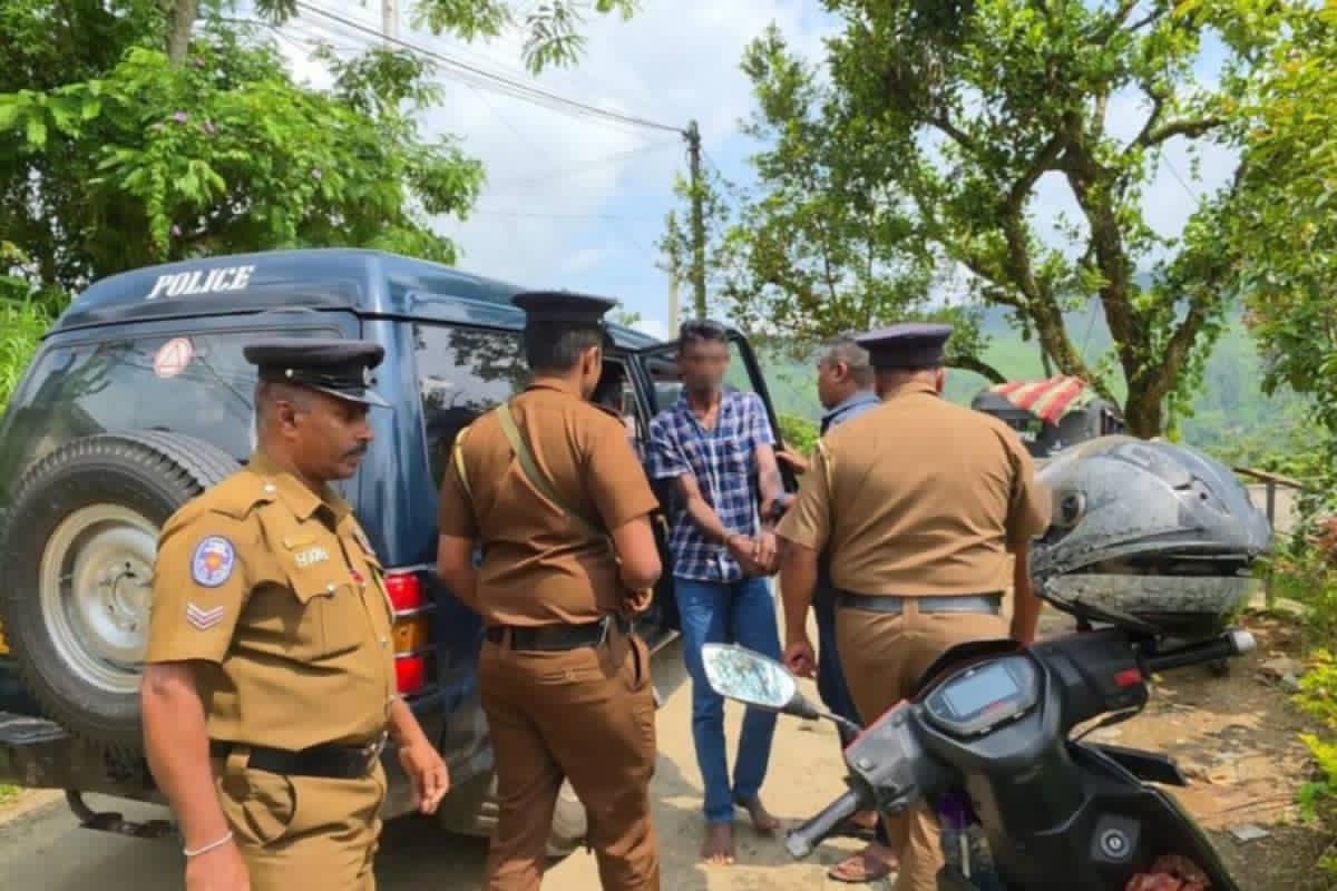 தென்னிலங்கையில் நடந்த பயங்கரம் - இளைஞர்கள் மீது தீ வைப்பு - பிரதேச மக்கள் அடாவடித்தனம் | Youth Were Set On Fire Couple Arrested தென்னிலங்கையில் நடந்த பயங்கரம் - இளைஞர்கள் மீது தீ வைப்பு - பிரதேச மக்கள் அடாவடித்தனம் | Youth Were Set On Fire Couple Arrested