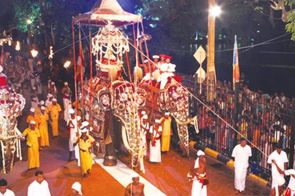 kandy esala perahera