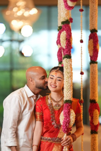 தனது சகோதரன் திருமணத்திற்காக தொகுப்பாளினி டிடி அணிந்த புடவையின் விலை எவ்வளவு தெரியுமா? | Anchor Dhivyadarshini Latest Saree Attire Photo