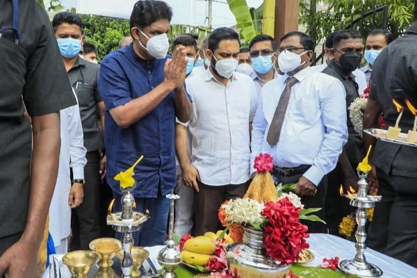 நாட்டில் தலைவிரித்தாடும் திருட்டுக்கள் - சஜித் பிரேமதாச பகிரங்கக் குற்றச்சாட்டு (படங்கள்) | Sajith Premadasa Trincomalee நாட்டில் தலைவிரித்தாடும் திருட்டுக்கள் - சஜித் பிரேமதாச பகிரங்கக் குற்றச்சாட்டு (படங்கள்) | Sajith Premadasa Trincomalee