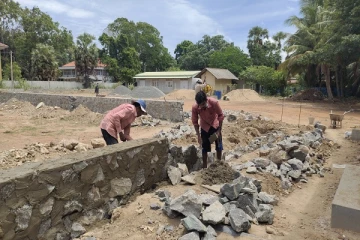 கிளிநொச்சி பேருந்து நிலைய வளாகத்தில் அத்துமீறி கடை அமைக்க முயற்சி