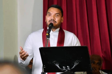 "පුළුවන්නම් විපක්ෂෙට මඩ නොගහා යාළු රටකින්වත් තෙල් ගන්න බලන්න" - නාමල් ආණ්ඩුව අමතයි