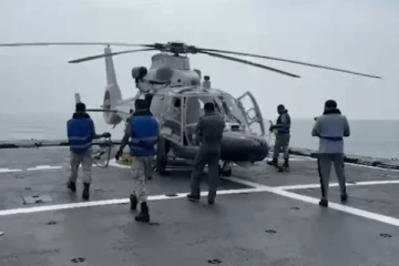 வெள்ளத்தில் சிக்கியவர்களை மீட்ட பாகிஸ்தான் கடற்படை