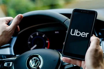 பெரும்பாலான சவாரிகள் கேன்சல்.. ட்ரிக் செய்து 23 லட்சம் சம்மதித்த 70 வயது ஊபர் டிரைவர்!