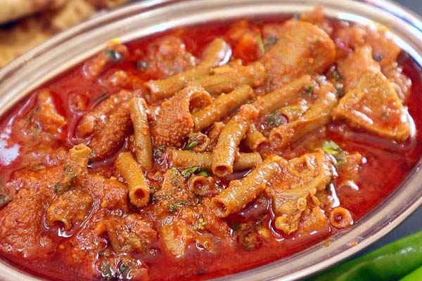 மதுரை ஸ்டைல் ஆட்டுக்குடல் குழம்பின் ரகசியம் தெரியுமா? ஒருமுறை இப்படி செய்து பாருங்க | Madurai Style Goat Boti Kulambu