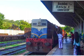 தமிழர் பகுதியில் துயர சம்பவம்; ரயிலில் மோதி தாயும் மகனும் உயிரிழப்பு