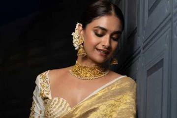 விருதுவிழாவில் தங்க சிலையாக வந்த கீர்த்தி சுரேஷ்!! புகைப்படங்கள் இதோ..