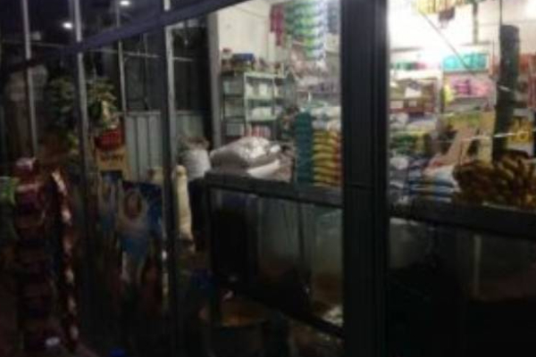 யாழில் பிரபல பல்பொருள் அங்காடி மீது கண்முடித்தனமாக தாக்குதல் நடத்திய வாள்வெட்டு கும்பல்! | Sword Gang Attacks Popular Supermarket In Jaffna