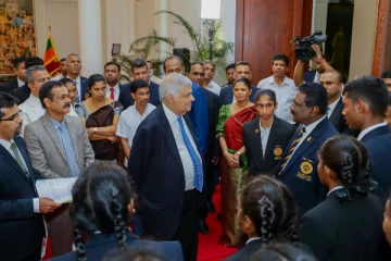 ஆசிய விளையாட்டுப் போட்டியில் தங்கப் பதக்கம் வென்ற மாணவிக்கு ரணில் பாராட்டு