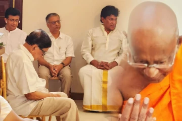 பெளத்தம் சிங்களத்துக்கு மட்டும் சொந்தமானதல்ல: உதய கம்மன்பில முன்னிலையில் பௌத்த தேரர் (Photos)