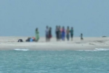 இந்தியா செல்ல தலைமன்னார் மணல் திட்டில் காத்திருந்தவர்கள் கைது