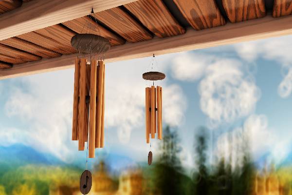 vastu tips: காற்று மணியை வீட்டில் எங்கே மாட்டினால் அதிர்ஷ்டம்? | Hanging Bells In Your House For Luck Vastu Tips