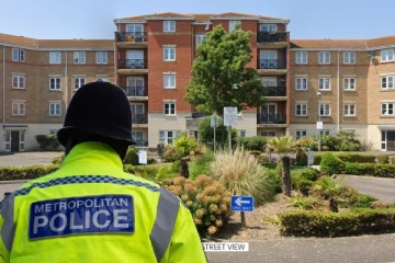 பிரித்தானியாவில் 34 வயது பெண் நாய் தாக்குதலில் உயிரிழப்பு: பொலிஸார் விசாரணை