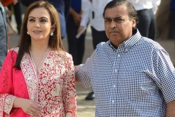 சாதாரண வீட்டு பெண்ணை மணந்த பெரும் கோடீஸ்வரர் முகேஷ் அம்பானி! ரோட்டு கடையில் காதல்