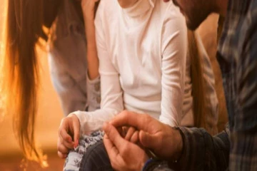 தமிழர் பகுதியில் சிறுமியிடம் மோசமாக நடந்துகொண்ட தந்தை... உடந்தையாக இருந்த தாய்!