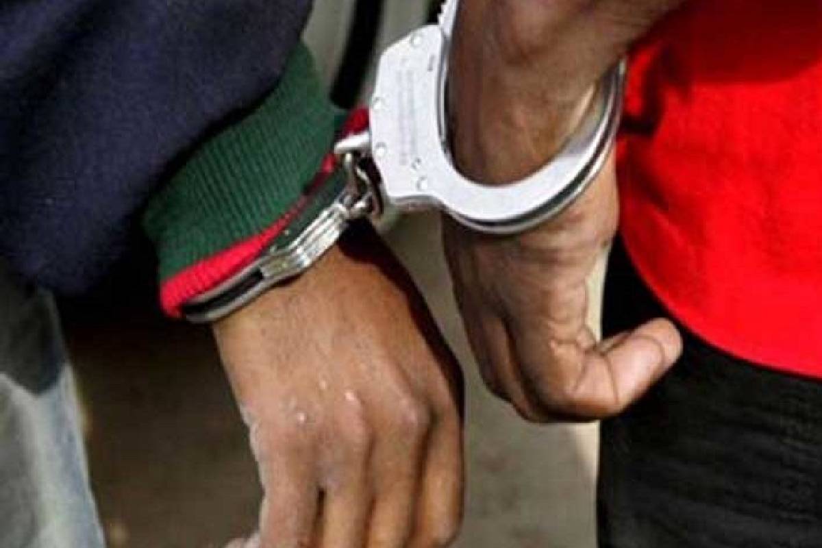 மன்னாரில் சட்டவிரோத கடற்றொழிலில் ஈடுபட்ட இரு சந்தேக நபர்கள் கைது | 2 Suspects Arrested Fish Caught Using Explosives