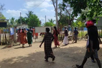 பொது மக்களை ஒன்று கூட்டிய அதிகாரிகள்! பொலிஸார் எச்சரிக்கை