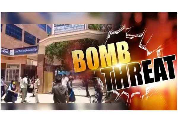 7 பள்ளிகளுக்கு வெடிகுண்டு மிரட்டல் - ஷாக்கான நிர்வாகம் - மாணவர்கள் உடனடி வெளியேற்றம் | Bomb Threat 7 Schools Shocking Parents