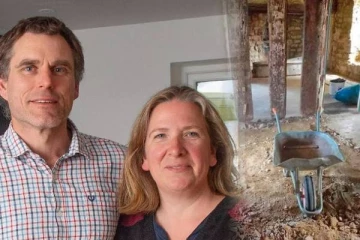 சமையலறையை புதுப்பிக்கும்போது கிடைத்த புதையல் பானை: பிரித்தானிய தம்பதிக்கு அடித்த அதிர்ஷ்டம்