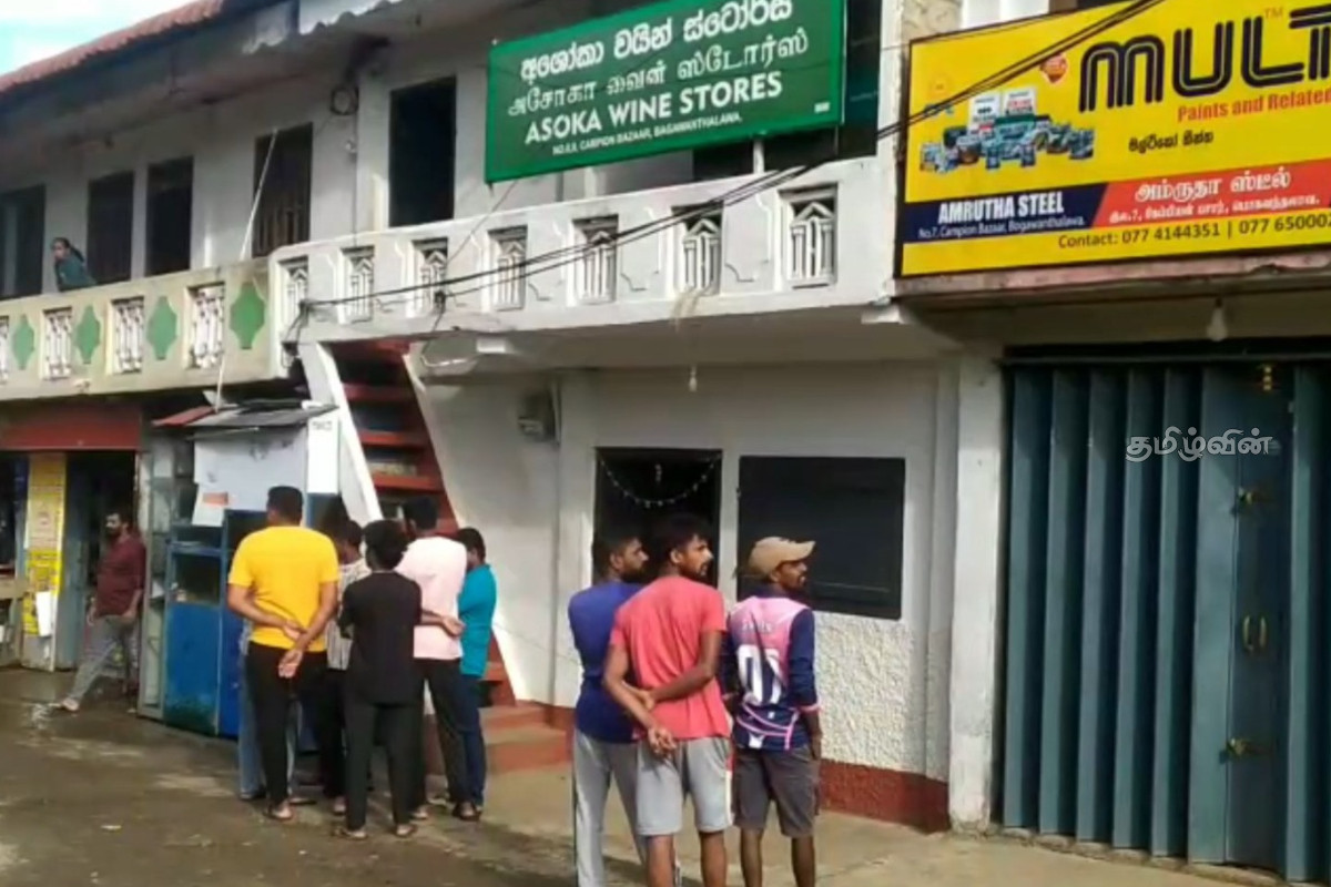 பொகவந்தலாவையில் மதுபான விற்பனை நிலையம் உடைத்து கொள்ளை | Liquor Shop Broken Into And Robbed பொகவந்தலாவையில் மதுபான விற்பனை நிலையம் உடைத்து கொள்ளை | Liquor Shop Broken Into And Robbed