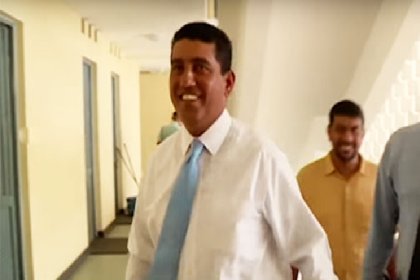 சற்றுமுன்னர் குற்றப் புலனாய்வுப் பிரிவில் முன்னிலையானார்  ஜோன்ஸ்டன் பெர்னாண்டோ! - ஐபிசி தமிழ்