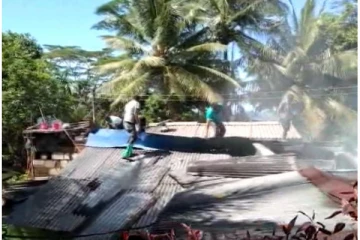 கினிகத்தேனை பகுதியில் தொடர் குடியிருப்பில் தீ பரவல்! நான்கு வீடுகள் சேதம் (Video)