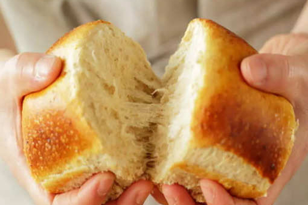 பூஞ்சை படிந்த பிரட் சாப்பிட்டால் என்ன நடக்கும் தெரியுமா? உயிருக்கே ஆபத்து! | Health Health Affects Of Eating Spoiled Bread