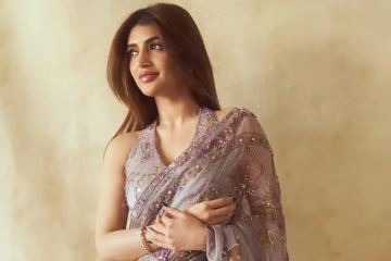 இளம் நடிகை ஸ்ரீலீலா சேலையில் அழகிய போட்டோஷூட்